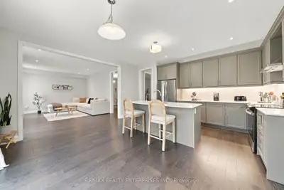 35 Sweet Cicely Street, Springwater, On L9x 2c7