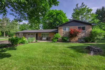 4 Peacher Street, Springwater, On L9x 0w6