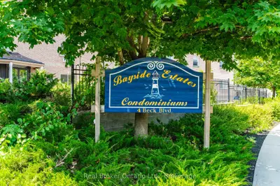 4 Beck Boulevard 302, Penetanguishene, On L9m 2h3