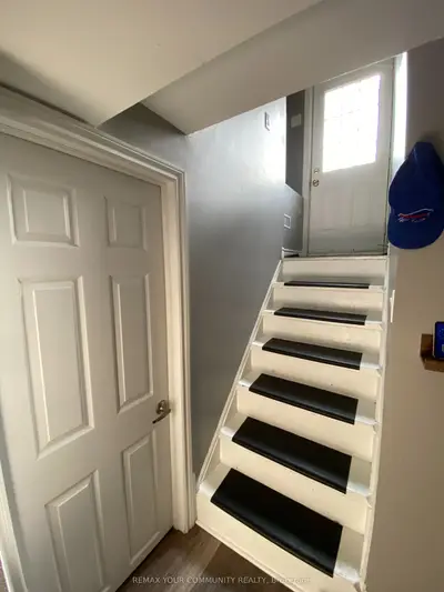 188 St Vincent Street Basement, Barrie, On L4m 3z4