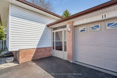 11 Charlotte Court, Barrie, On L4n 6b2