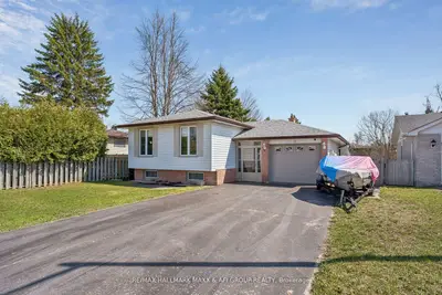11 Charlotte Court, Barrie, On L4n 6b2