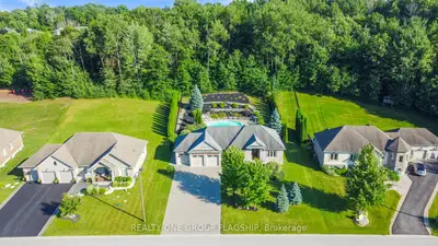 24 Wendat Trail E, Springwater, On L4m 6t4