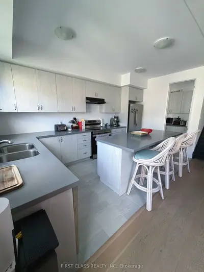 24 Barnyard Trail, Barrie, On L9j 0t3