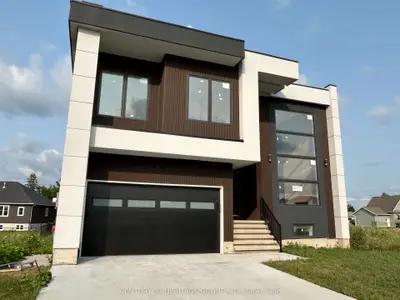 3717 Lakepoint Drive, Severn, On L3v 8m9