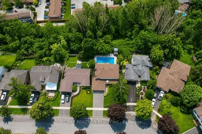 18 Debra Crescent, Barrie, On L4n 3t1