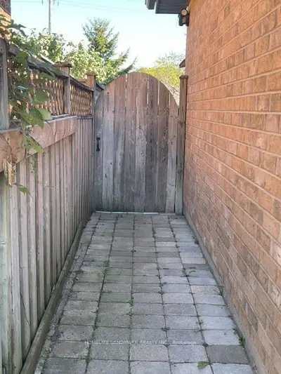 17 LANG Drive, Barrie, ON L4N 7X9