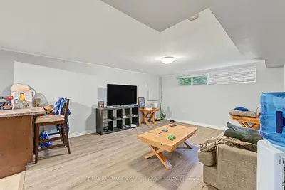 9 Baker Crescent Lower, Barrie, On L4m 3j4