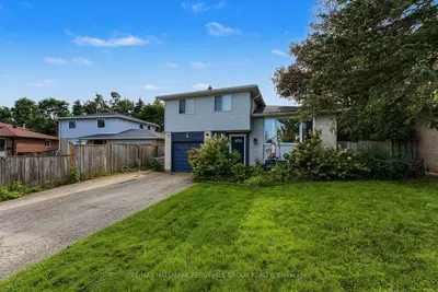 9 Baker Crescent Lower, Barrie, On L4m 3j4