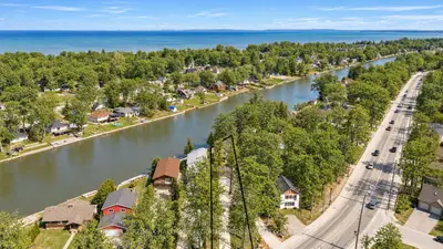 2026 River Road W, Wasaga Beach, On L9z 2w1