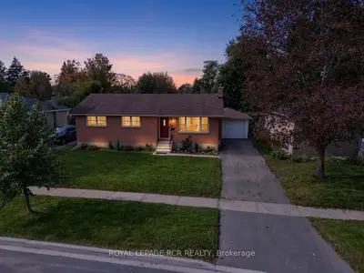 18 OAK Street, Barrie, ON L4M 3V2