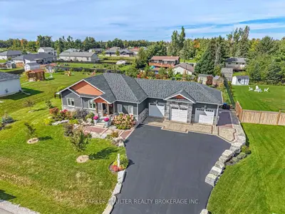 10 Henry Ball Court, Oro-medonte, On L3v 8n7