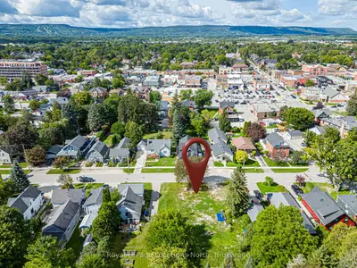 23 Market Street, Collingwood, On L9y 3m5