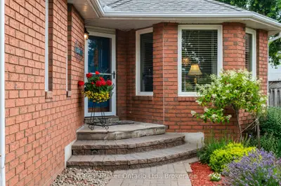 15 Neelands Street, Barrie, On L4n 7a1