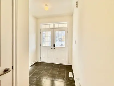 16 Bannister Road Main, Barrie, On L9j 0l4