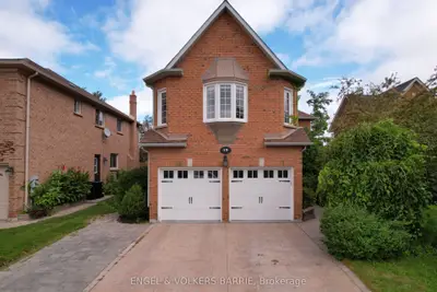 19 Grand Forest Drive, Barrie, On L4n 7e7