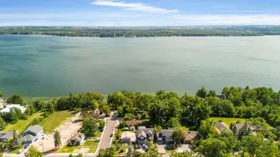 11 Crestwood Drive, Barrie, On L4m 7c8