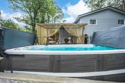 275 SUNNIDALE Road, Wasaga Beach, ON L9Z 2T4