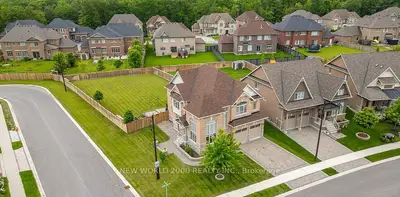 57 Victoria Wood Avenue, Springwater, On L9x 1z8