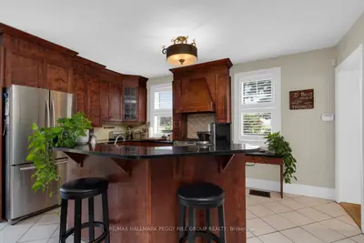 12 BEACON Road, Barrie, ON L4N 9C8