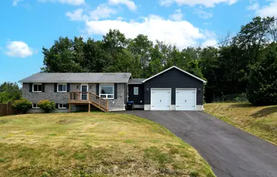 5 Easton Avenue, Tay, On L0k 1r0