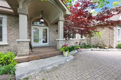 22 Lloyd Cook Drive E, Springwater, On L9x 0h5