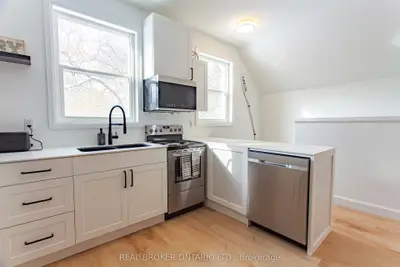 97 Albert Street S Upper, Orillia, On L3v 5l1