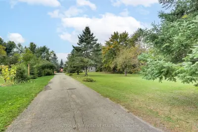 1724 Penetanguishene Road, Springwater, On L9x 1z4