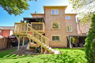 24 Grand Forest Drive, Barrie, On L4n 7e8