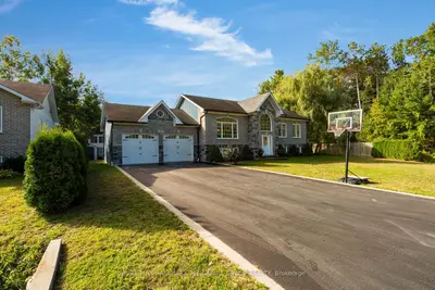 4 Fatima Court, Wasaga Beach, On L9z 1k9