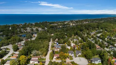 4 Fatima Court, Wasaga Beach, On L9z 1k9