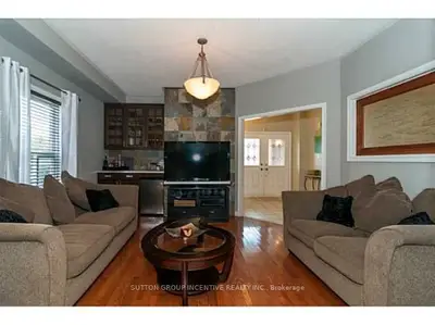 4 BLUEWATER Trail, Barrie, ON L4N 0G6