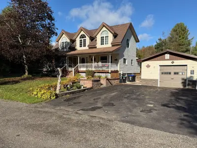 4 Moore Avenue, Tay, On L0k 2a0