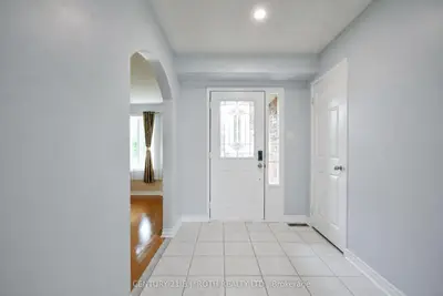 17 CROMPTON Drive, Barrie, ON L4M 6N1