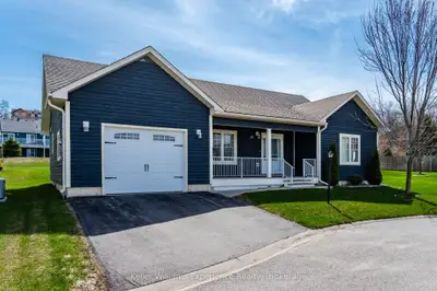 22 GREW Crescent, Penetanguishene, ON L9M 0A4