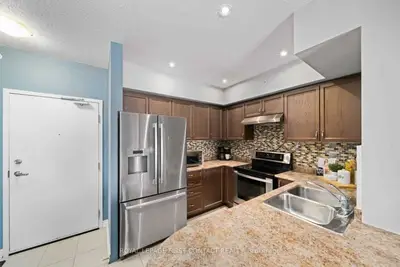 39 Ferndale Drive S 410, Barrie, On L4n 5t5