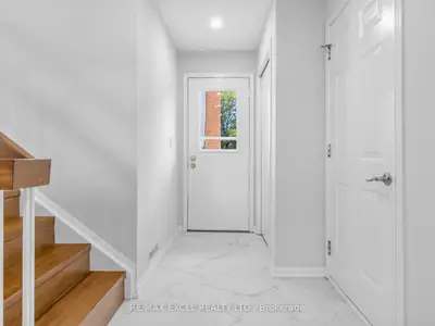 25 Grand Place, Barrie, On L4n 4y3