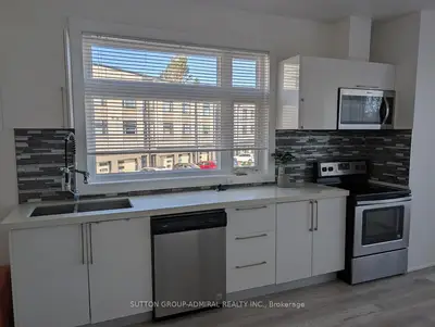 540 Essa Road 17, Barrie, On L4n 9e5
