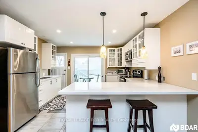 52 Drury Lane, Barrie, On L4m 3c8