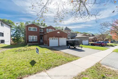 19 MOORE Place, Barrie, ON L4N 6N6