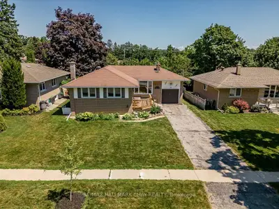 23 Downsview Drive, Barrie, On L4m 4p7