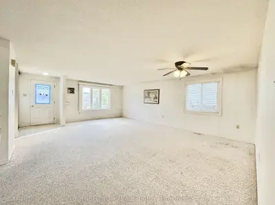 6 Hickling Trail, Barrie, On L4m 5v7