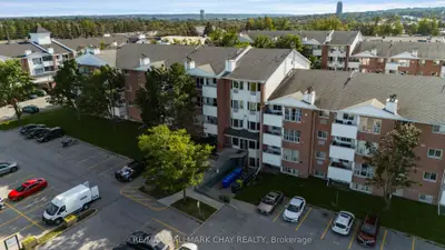 126 Bell Farm Road 414, Barrie, On L4m 6j3