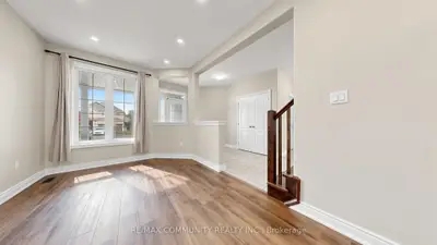 53 Jewel House Lane, Barrie, On L4n 8j7