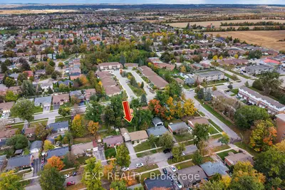 28 Alexander Avenue, Barrie, On L4m 2b4