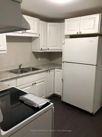 144 Benson Drive 2, Barrie, On L4n 7y3