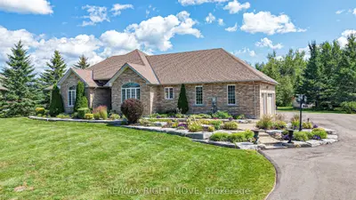 1043 Hurlwood Lane, Severn, On L3v 6h4