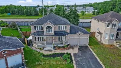 38 Prince George Crescent, Barrie, On L4n 0k9