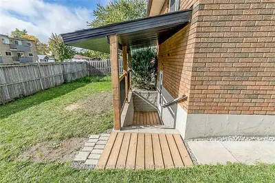 3 Buchanan Street #lower, Barrie, On L4m 6b7