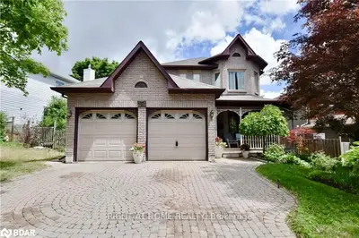 114 BROWNING Trail, Barrie, ON L4N 6R3